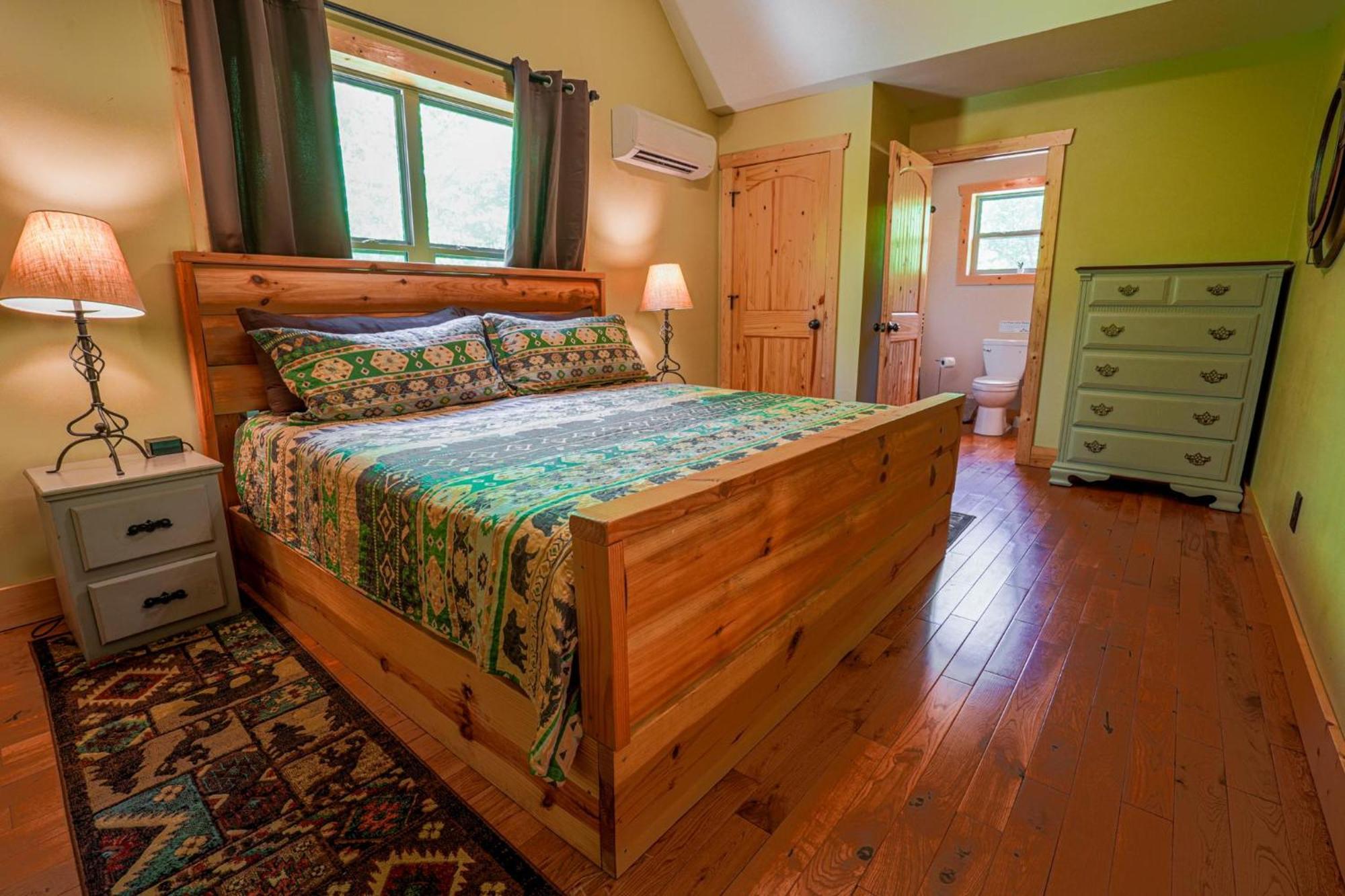 Willa New Listing! Wine Country Retreat - 2 Bed, Hot Tub Dahlonega Zewnętrze zdjęcie